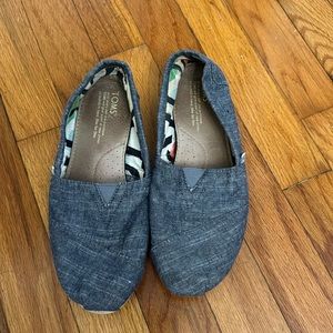 Toms Shoes size 7